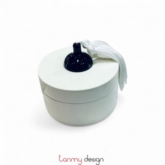 Ivory lauquer round box with tassel knob 11*H6 cm